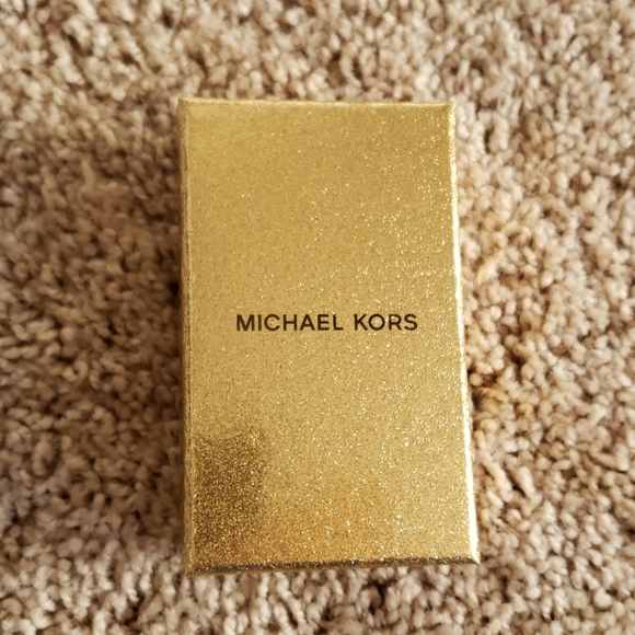 Box - Picture 1 of 1